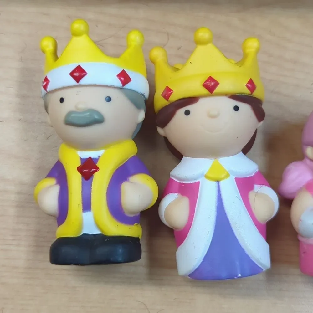 PlayGo Royal Castle Playset. This playset features‎ castle pieces and figures